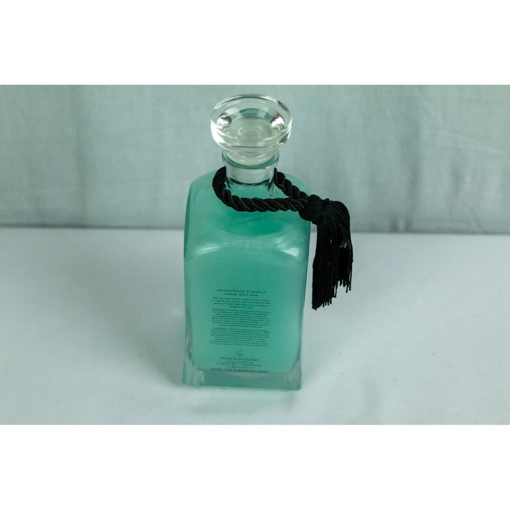 Pecksniff's England Sandalwood & Vanilla Luxury Bath Soak 23.6 oz Glass Decanter